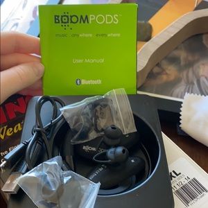 Wireless Bluetooth headphones